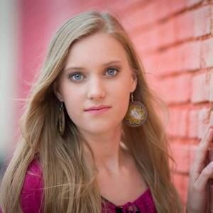 Meet your Posher, Kayla