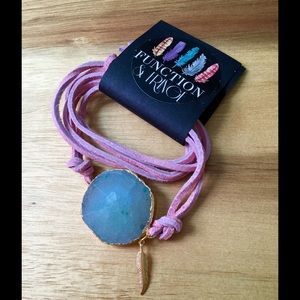 Gold plated agate stone + leather bracelet