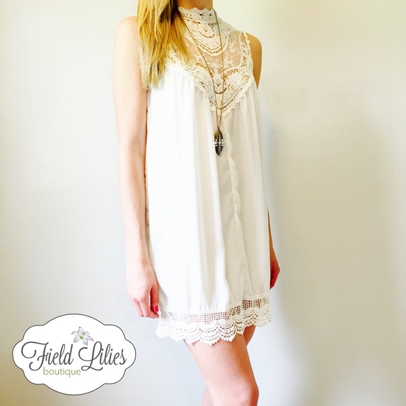 Dresses & Skirts - 🌟SALE🌟🆕 White Lace Crochet Mini Dress