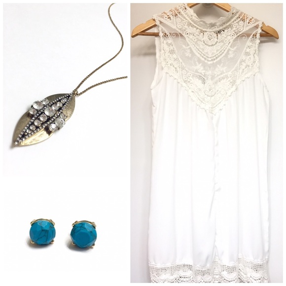 🌟SALE🌟🆕 White Lace Crochet Mini Dress - Picture 3 of 3