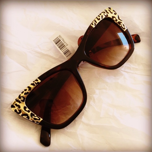 Boutique Accessories - Gold Accent Tortoise Retro Cat Eye Sunglasses