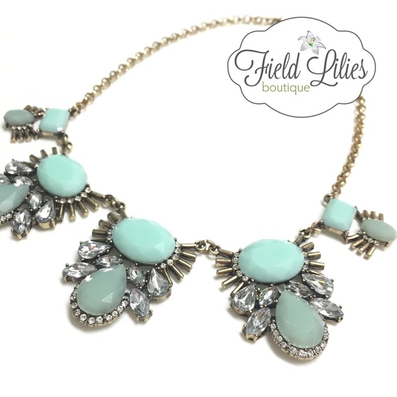 Jewelry - 🌟SALE🌟🆕 Mint Crystal Statement Necklace