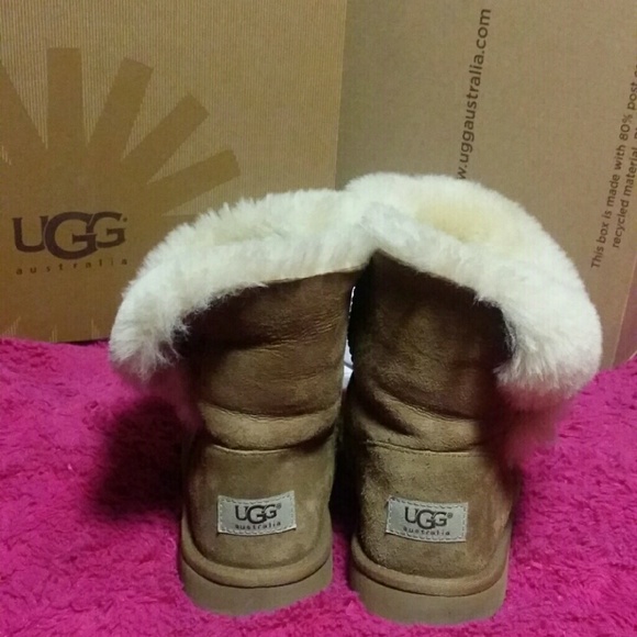 UGG Women Uggs ( chestnut bailey button)