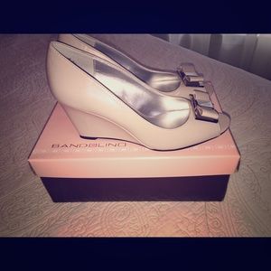 Brand new Bandolino wedges