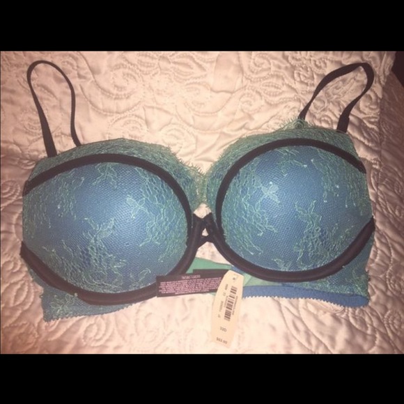 Three Victoria's Secret push-up bra for 65$ - Picture 2 of 4