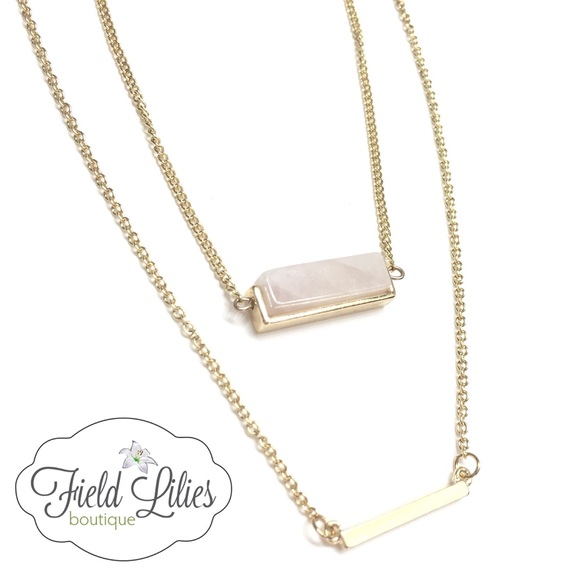 Jewelry - 🆕 Pink Stone Bar Necklace