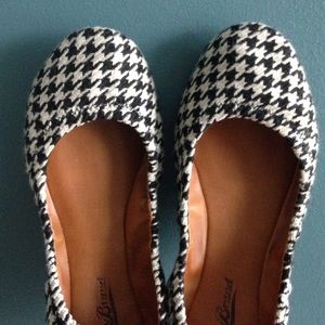 Houndstooth Lucky Emmie ballet flats, size 6