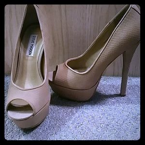 Steve Madden Platform Pumps