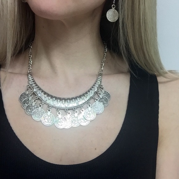 🌟SALE🌟🆕 Simple Coin Necklace and Earring Set - Picture 2 of 3
