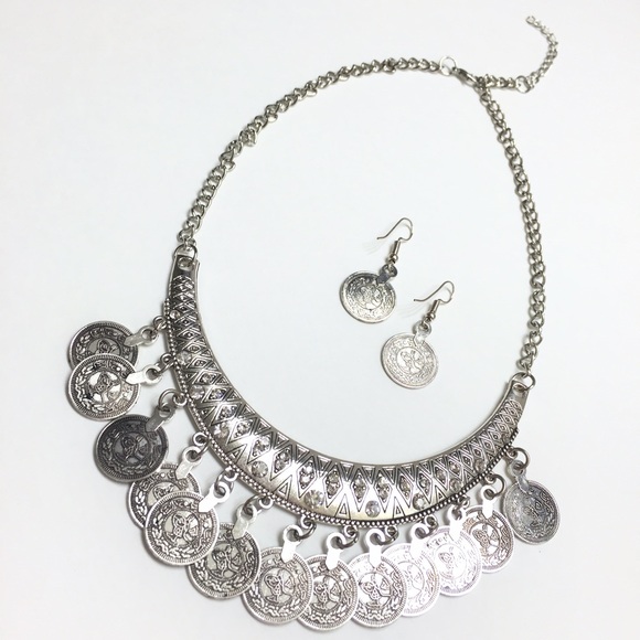 🌟SALE🌟🆕 Simple Coin Necklace and Earring Set - Picture 3 of 3