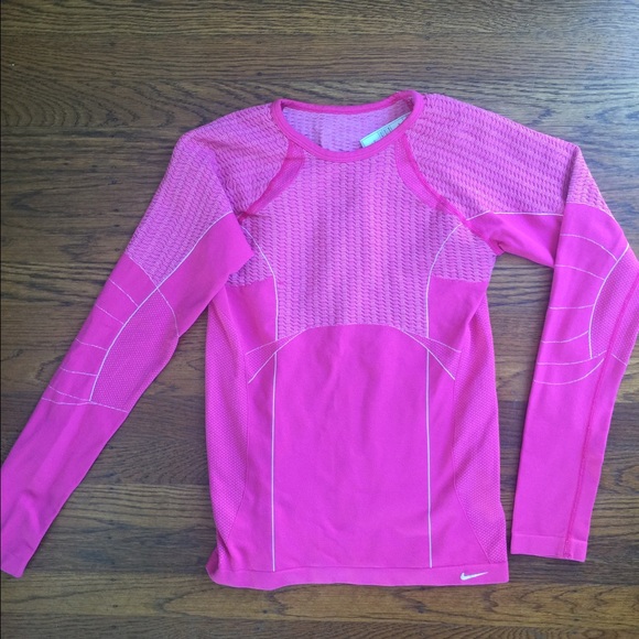 Nike Tops - Nike women's top