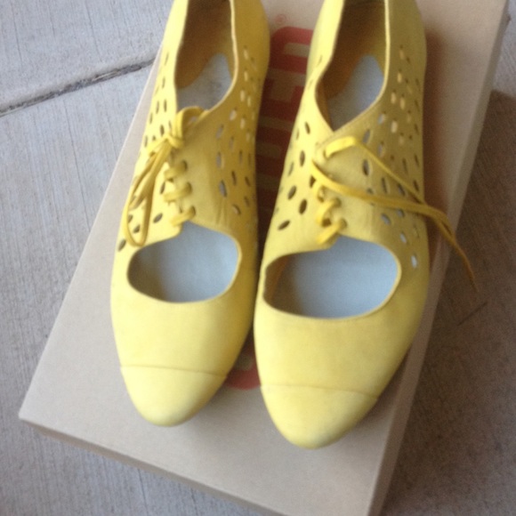 Yellow flats from Camper