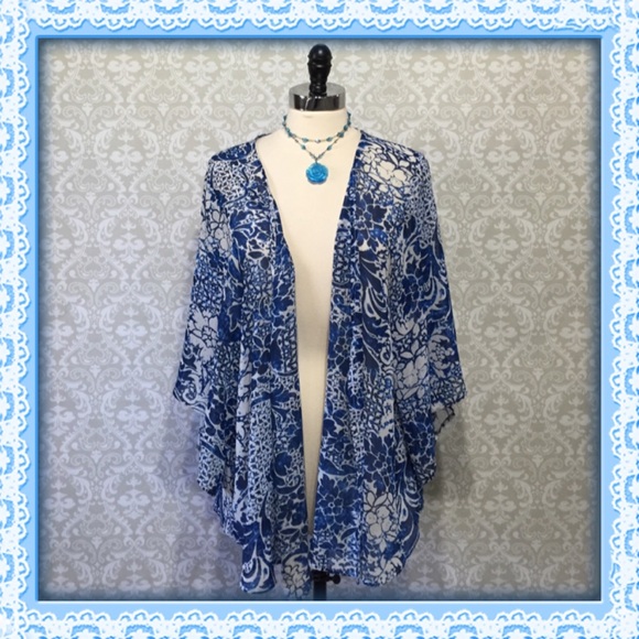 Forever 21 Tops - Sale🔴Cobalt blue floral open front kimono top