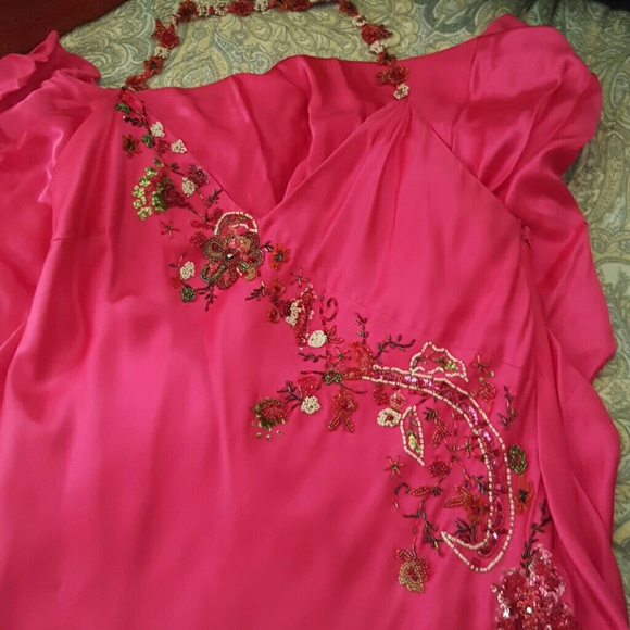 STUNNING FORMAL DRESS!! - Picture 3 of 4