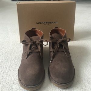 Short brown boots