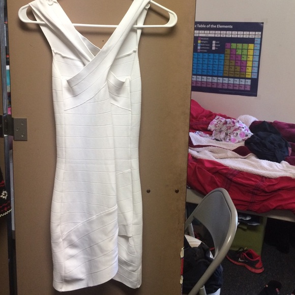 Mini skinny white dress from Guess - Picture 1 of 3