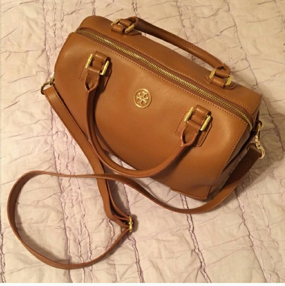 Tory Burch Handbags - Tory Burch Robinson crossbody middy satchel