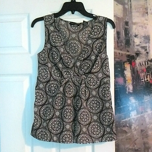NY&Co. Brown and white top