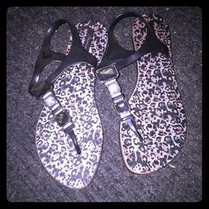 American Eagle flip flops