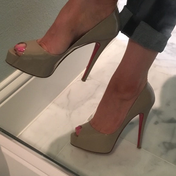Christian Louboutin Shoes - 🎉SALE🎉Christian louboutin very prive