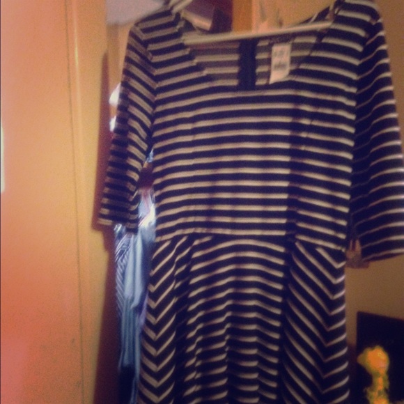 Dress - Picture 1 of 1