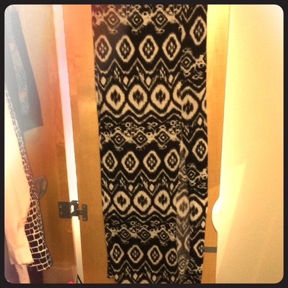 Tight maxi skirt with slit
