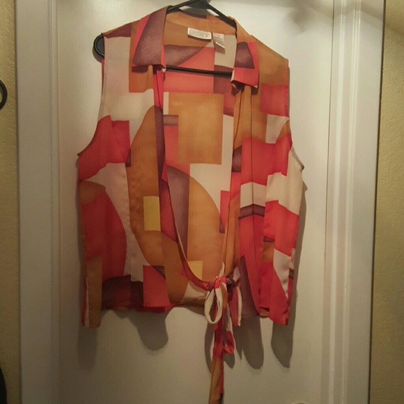 Super cute! Tie front wrap blouse