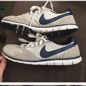 ISO: Nike Eclipse sneaker Size 7.5