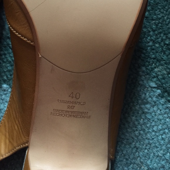 Spring Heels: Natural Color - Picture 4 of 4