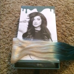 Kylie kouture ash blonde Bellami extensions