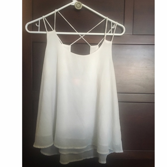 Tops - Flowy strappy tank