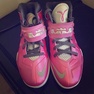 Breast cancer Lebrons size 8