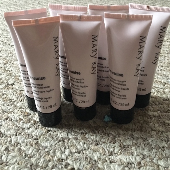 Luminous-wear liquid foundation