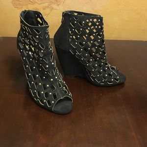 Black and Gold detail peep toe wedge