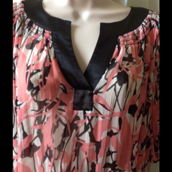 Bebe/2b - fabulous looking blouse!🌺 Size M