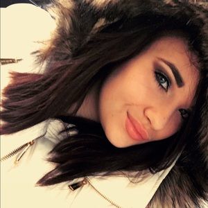 Meet your Posher, Kayla