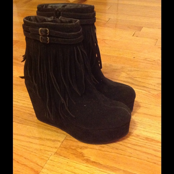 Black wedge boots