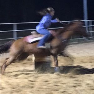 Meet your Posher, Claudia