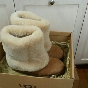 Ugg shearling boot