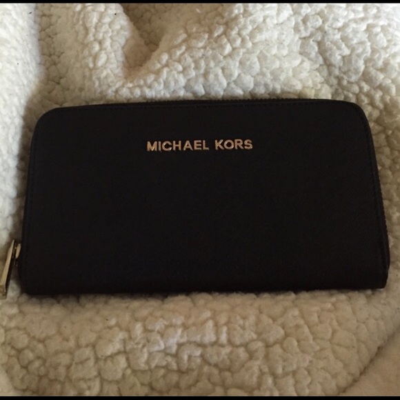 Michael Kors zip around wallet