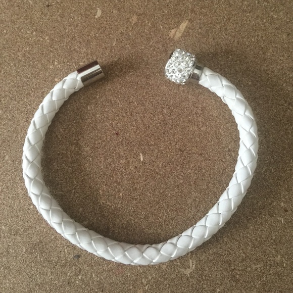 Magnetic clasp bracelet(NWT)2 left! - Picture 3 of 4