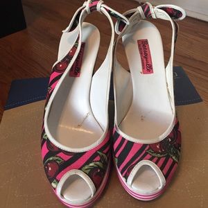Size 8  Betseyville cherry wedges