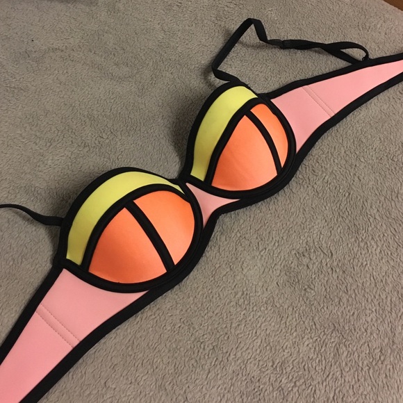 TRIANGL TOP
