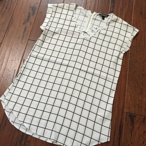 Express Tops - Black & white top