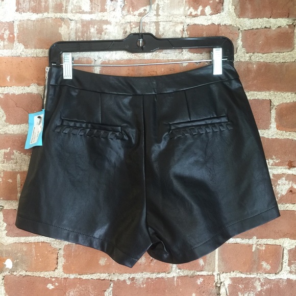 NWT  fax leather shorts! - Picture 3 of 4