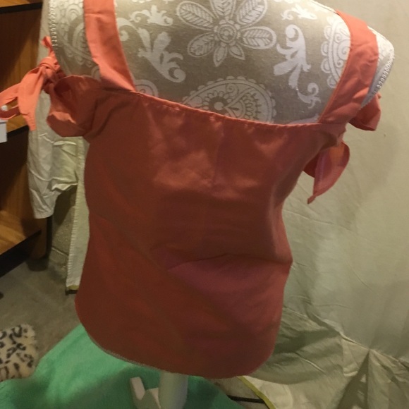 Peach colored top - Picture 3 of 3