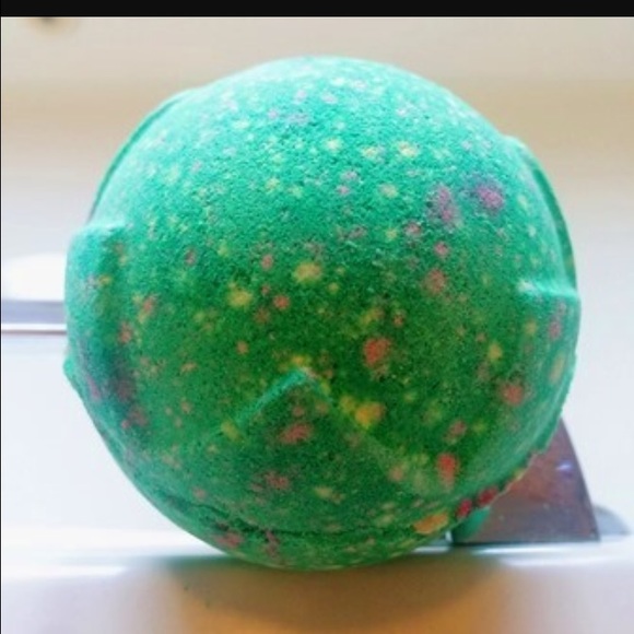 LOM lush bath bomb