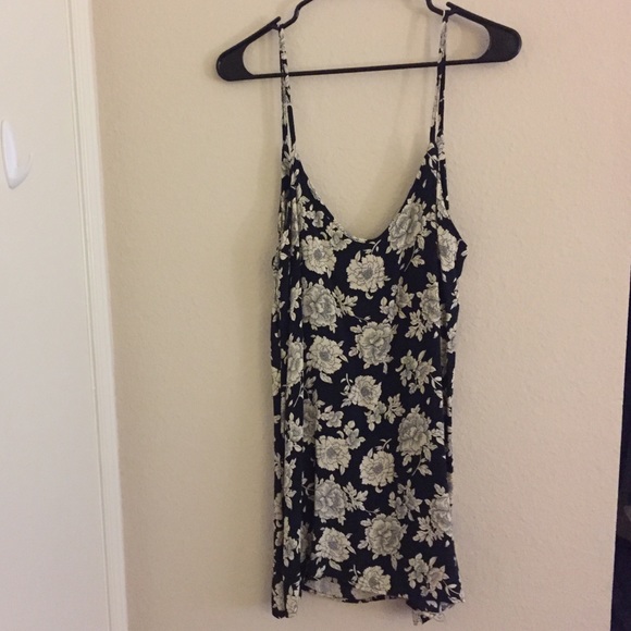 Brandy Melville Dresses & Skirts - Brandy Melville Floral Dress
