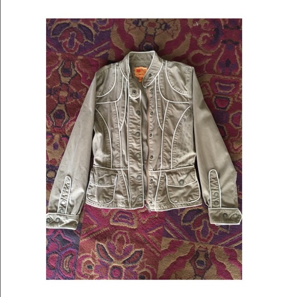 Beige with white piping trim jacket.