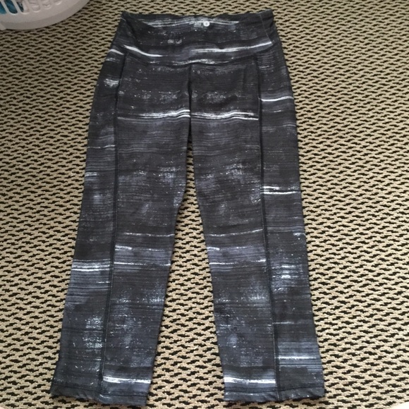 Black workout capris